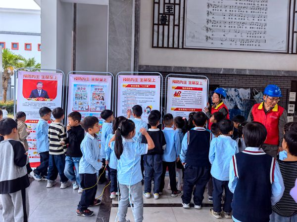 消防安全宣传进校园 七彩心悦携手筑牢“防火墙”